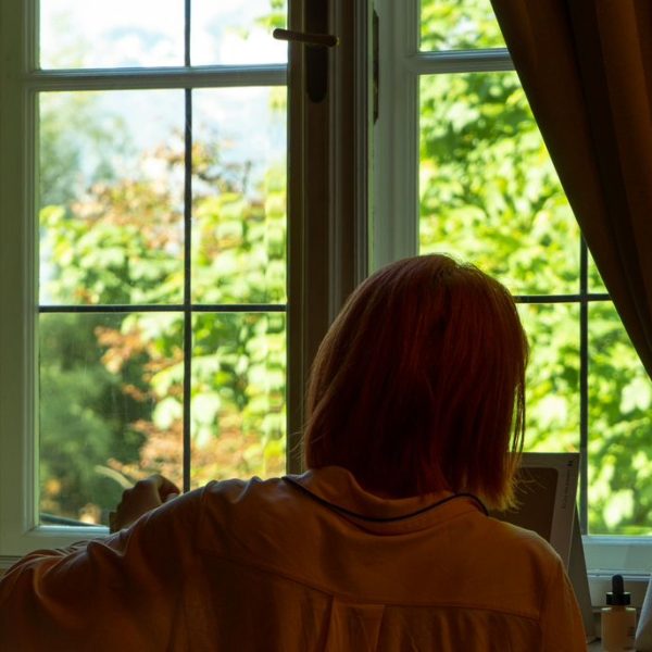 Olhar para além dos rótulos: entre Paris, Marilyn Yalom e uma clínica psiquiátrica